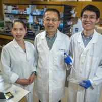 Qiuhua Yang, Yuqing Huo and Yongeng Cai in a laboratory.